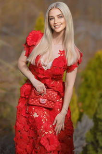 Hermosa novia ucraniana victoria de kharkov con pelo Rubio y edad 44