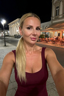 Dating a german woman olena from baden-baden with Blonde hair 44 years old