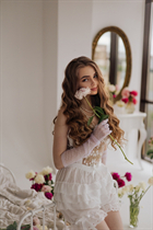 Belle femme tchèque yana de sokolov avec Chatain clairs cheveux 27 ans photo-2