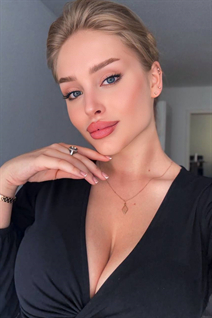 Sortir avec une femme allemande anna de berlin avec Blond cheveux 22 ans