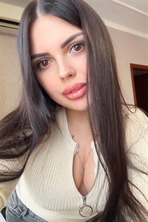 Novia de Ucrania diana de kharkov con pelo Marrón oscuro y edad 29