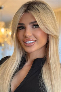 Femme ukrainienne pour sortir avec viktoriia de kiev avec Blond cheveux, âge 50