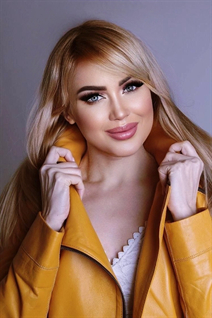 Esposa ucraniana tatiana de krivoy rog con pelo Rubio y edad 45