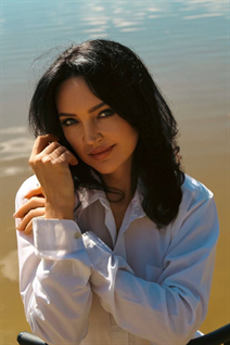 Mariée d'Ukraine lena de kiev avec Noirs cheveux, âge 50