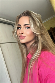 Femme ukrainienne viktoriia de khmelnitsky avec Blond cheveux, âge 22