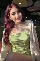 Femme parfaite olesya de paris avec Chatain clairs cheveux, âge 19 photo-24