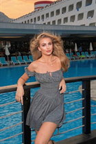 Fille célibataire ukrainienne yuliia de kyiv avec Chatain clairs cheveux, âge 21 photo-8