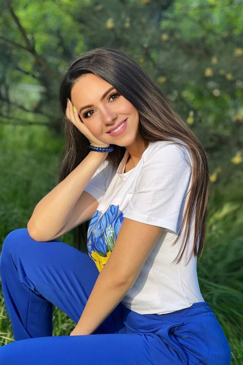 Wonderful Anna (25 y.o.) from Zaporozhye with Dark Brown hair ID