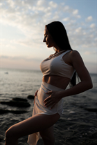 Single Ukrainian bride alina from odessa with Black hair age 28 photo-2