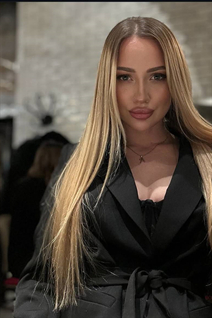 Chica bonita olesia de moralzarzal con pelo Rubio y edad 30