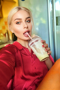 Ukrainian girl olga from krivoy rog with Blonde hair age 32