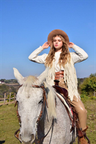 Belle femme ukrainienne célibataire kateryna de kiev avec Chatain clairs cheveux, âge 19 photo-5