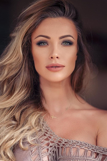 lodz mariée karina avec Chatain clairs cheveux, âge 35