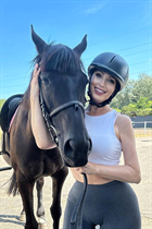 Hermosa esposa de Ucrania elena de kremenchuk con pelo Marrón oscuro y edad 53 photo-5