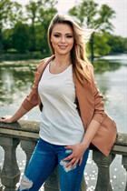 hull bride daina with Blonde hair age 42 photo-26