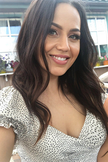 Novia de zielona gora liudmila con pelo Marrón oscuro y edad 43