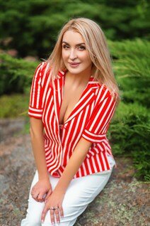 A russian bride anna from kharkov with Blonde hair age 40