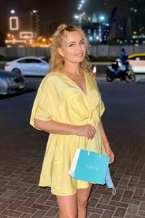 Chica bonita liudmyla de los angeles con pelo Rubio y edad 58