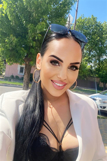 Beautiful women from ukraine oksana from seattle with Black hair age 45