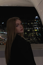 Jolie fille oksana de wroclaw avec Blanc gris cheveux, âge 24 photo-1