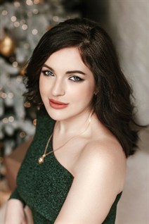 Ukrainian woman for dating yana from dnepr with Dark Brown hair age 35