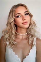 Ukrainian girl yana from nikolaev with Blonde hair age 20 photo-2