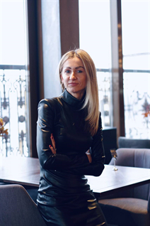 Girl from flagstaff marina with Blonde hair age 43