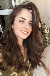 Ukranian bride daria from rivne with Auburn hair age 27