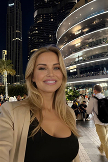 Bride from naples mia with Blonde hair age 42