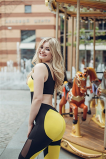Single women in ukraine karina from dnepr with Blonde hair age 27