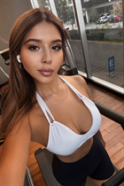 Girl from barcelona juliette with Light Brown hair age 28 photo-10