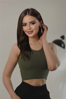 Esposa ucraniana anastasia de ternopol con pelo Marrón oscuro y edad 21