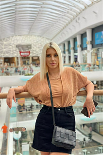 Single Ukraine lady julia from kharkov with Blonde hair age 18