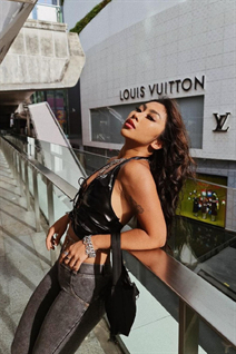 bangkok bride la-pyae-won with Dark Brown hair age 27