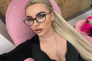 Ukrainian woman anastasiia from kiev with Blonde hair age 25 photo-16