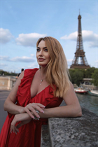 paris bride ruslana with Blonde hair age 43 photo-31