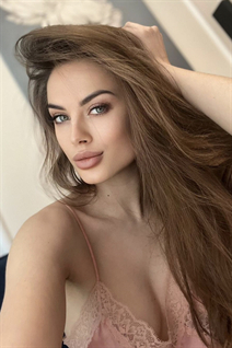 Chica bonita ruslana de warsaw con pelo Marrón oscuro y edad 31