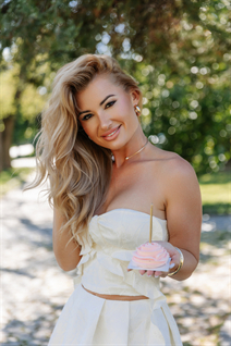 Beautiful woman of ukrainian iryna from uzhgorod with Light Brown hair age 39