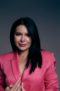 Girl from london marina with Black hair age 47