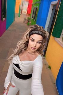 Mariée de burgas lora avec Chatain clairs cheveux, âge 41
