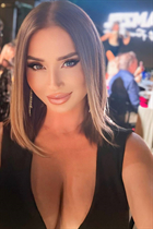 marbella bride anna with Light Brown hair age 27 photo-5