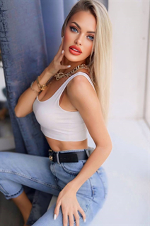 Chica bonita elena de astana con pelo Rubio y edad 39