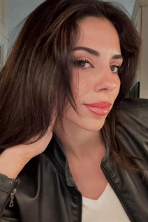 Chica bonita andrea de carloforte con pelo Marrón oscuro y edad 28