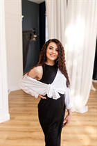 Dating a czech woman ekaterina from prague with Dark Brown hair 41 years old photo-2