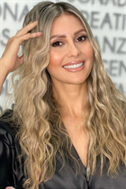 Belle fille vénézuélienne liliana de colombia avec Chatain clairs cheveux 39 ans photo-1