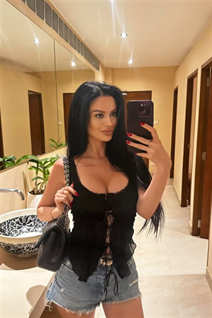 Pretty girl kateryna from cascais with Black hair age 32