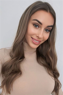 Fille ukrainienne maryna de odesa avec Chatain clairs cheveux, âge 27