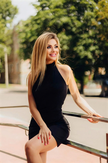 Ukrainian wife from kremenchuk liudmila with Dark Brown hair age 42