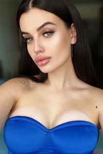 Stunning Ukrainian woman anastasia from kyiv with Black hair age 22