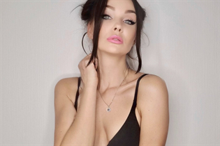 Mujer perfecta valentina de bishket con pelo Negro y edad 33 photo-8